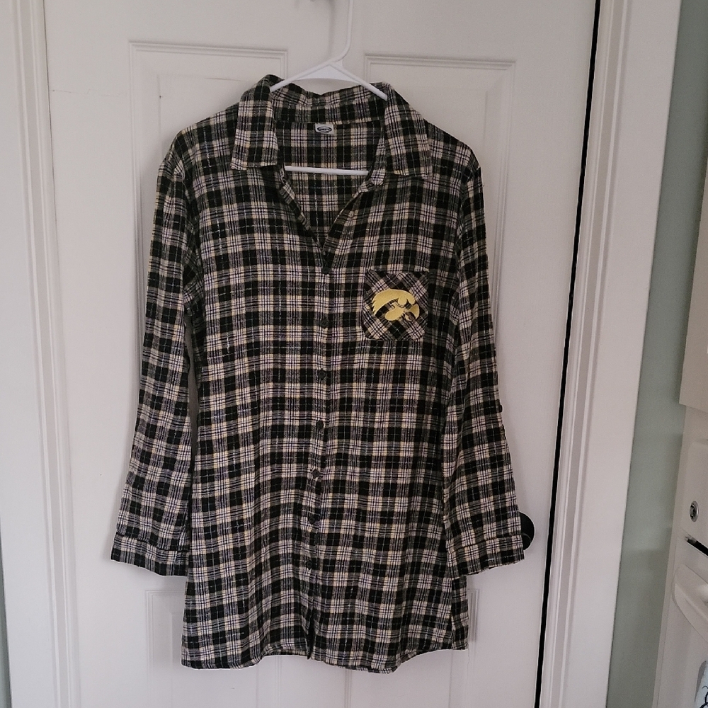 Womens Plaid Long Sleeve Iowa Hawkeys Button Up Shirt